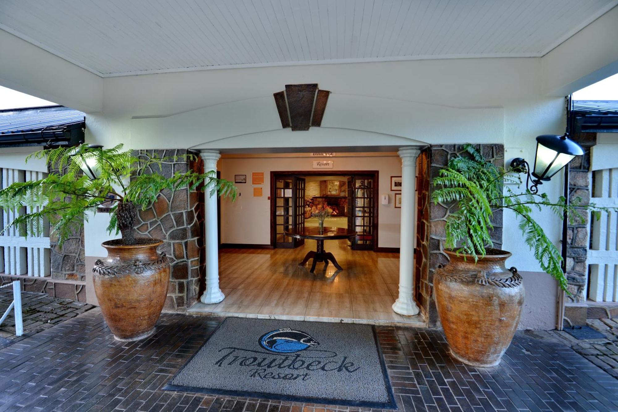 Troutbeck Resort Nyanga エクステリア 写真